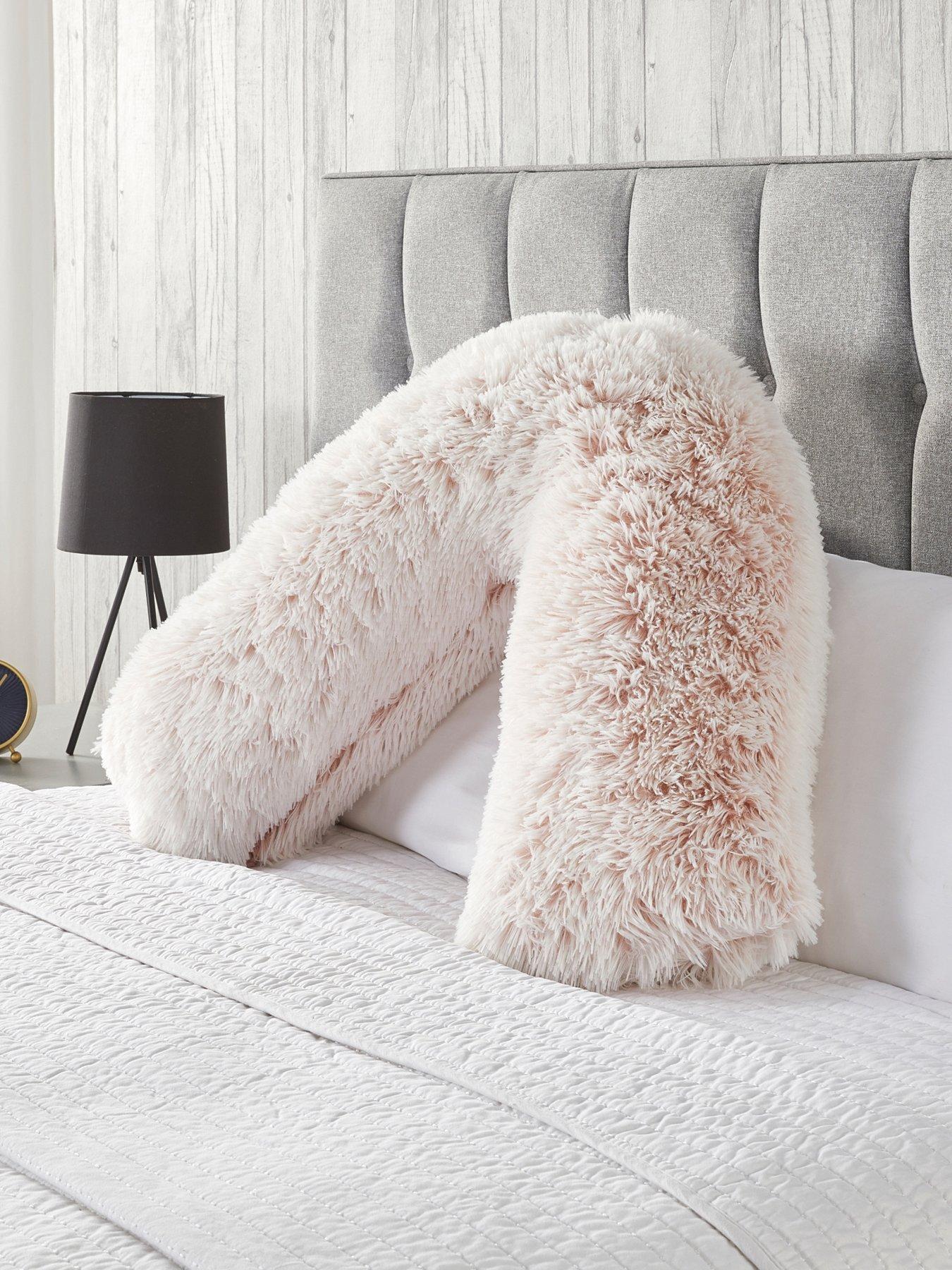 very-home-shaggy-v-shaped-pillow-blush-pink