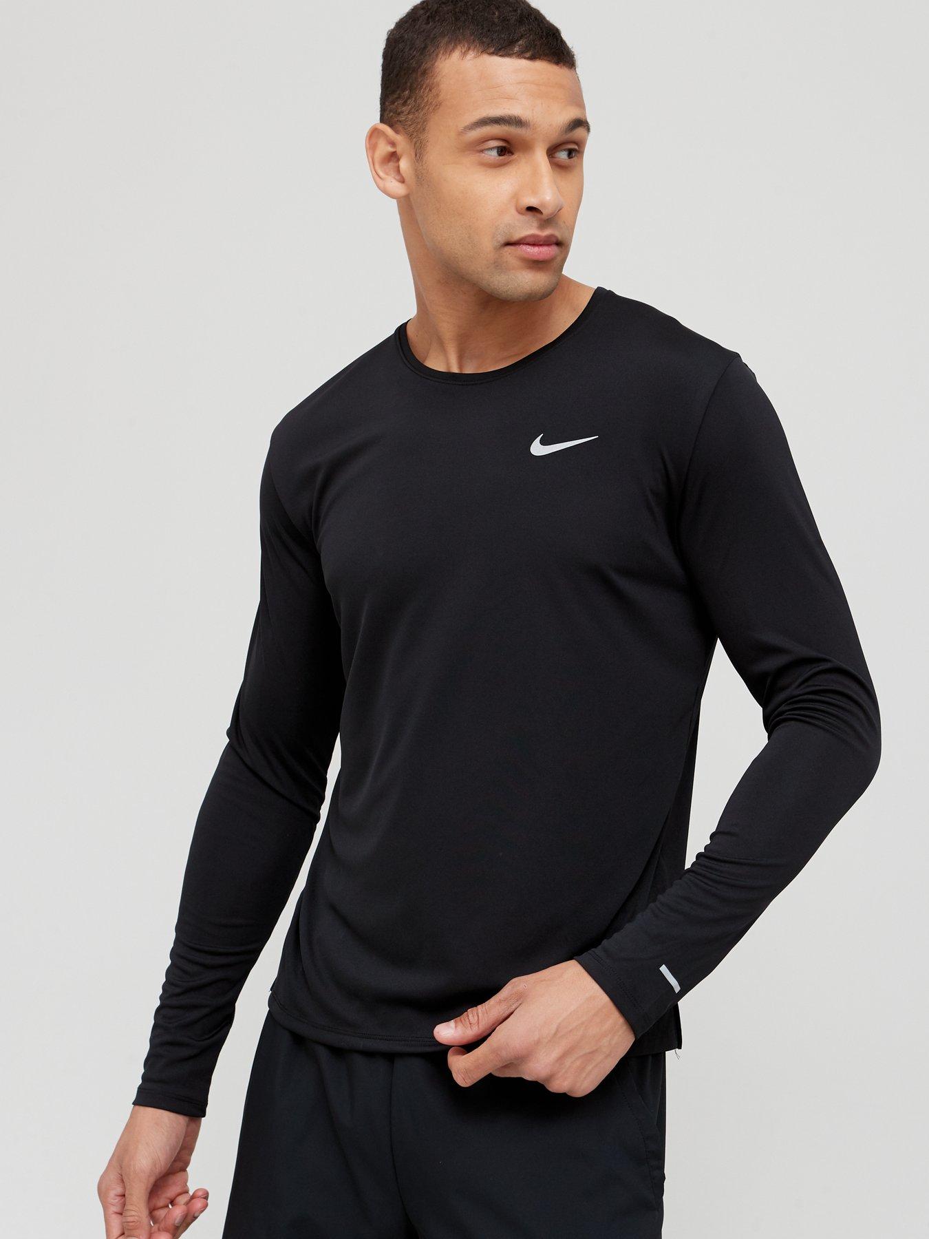 Running miler outlet t-shirt in black