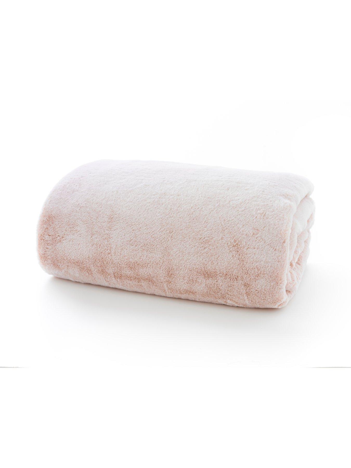Deyongs Alaska Super Soft Faux Fur Throw