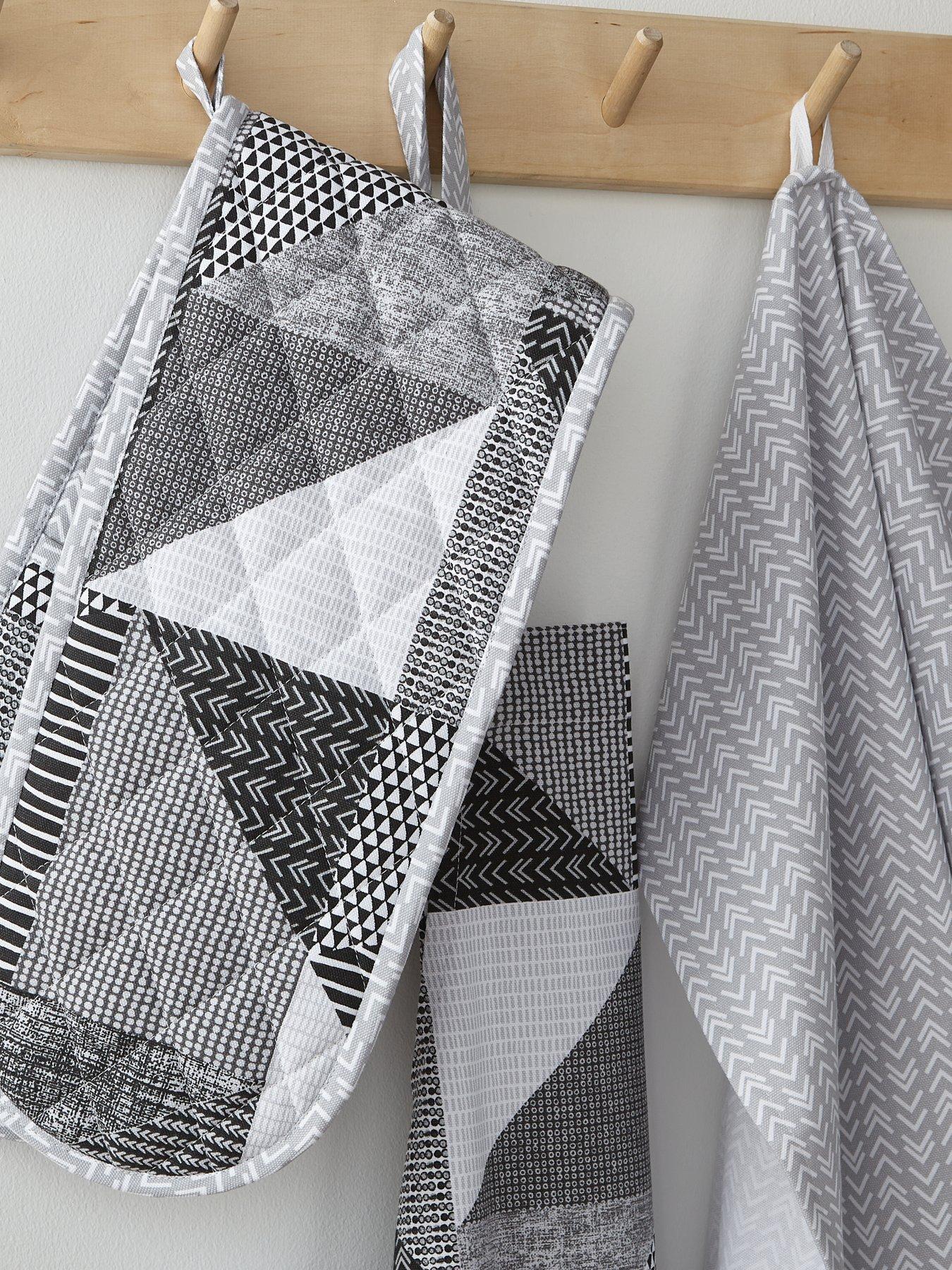 Image 2 of 4 of Catherine Lansfield Larrson Geo Grey&nbsp;Oven Glove