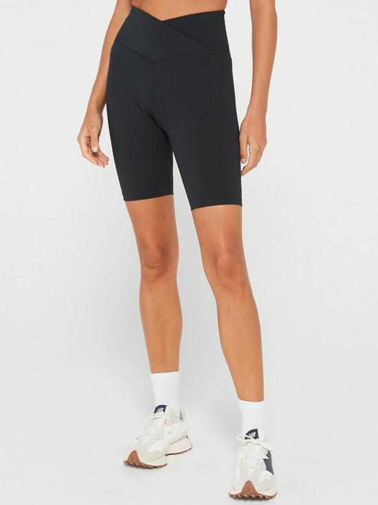 front image of everyday-athleisure-sustainablenbspcross-over-cycling-short-black