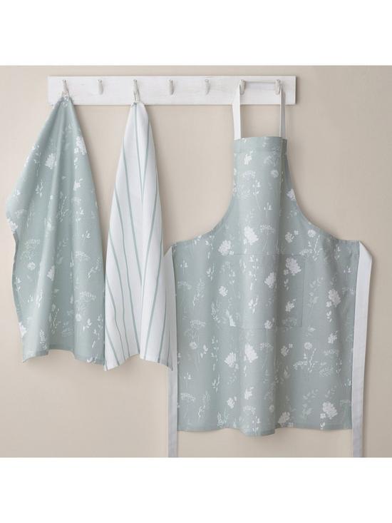 stillFront image of catherine-lansfield-meadowsweet-floral-apron