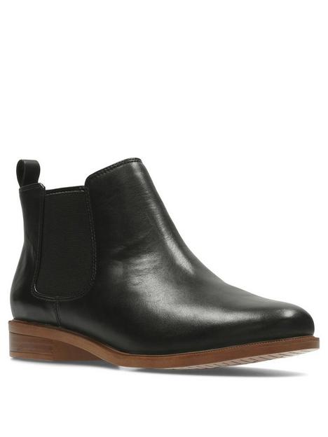 clarks-taylor-shine-leather-ankle-boots-black