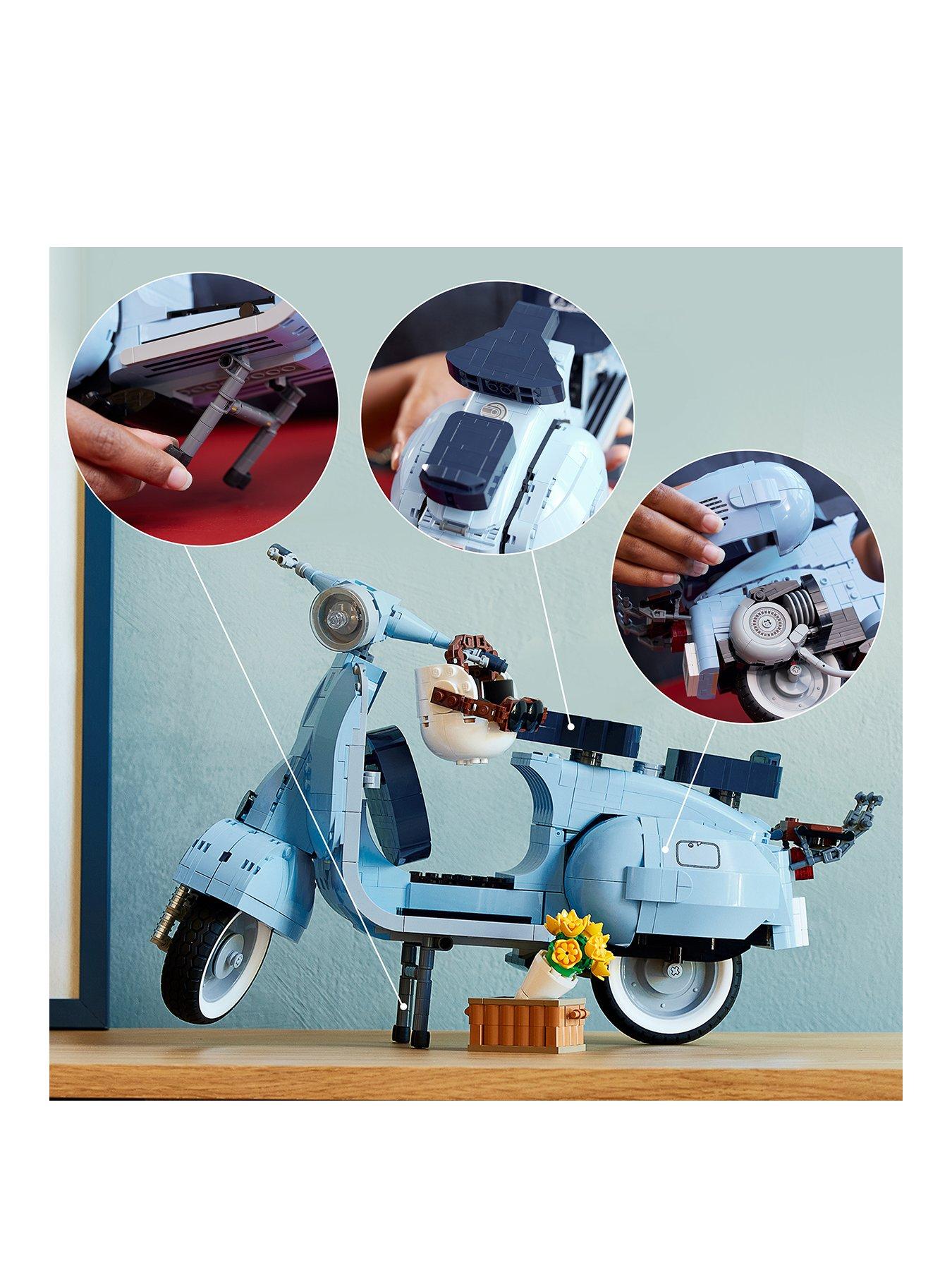 Image 3 of 8 of LEGO Icons Vespa 125