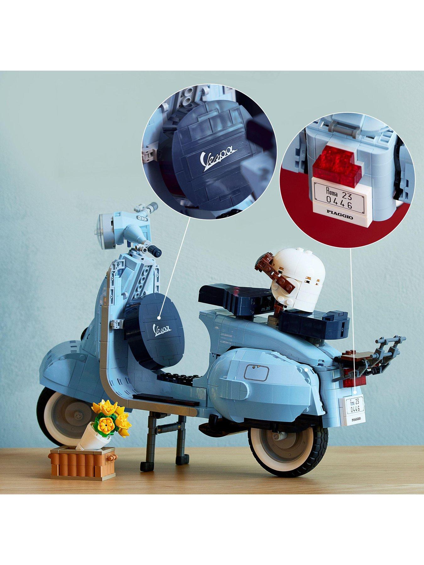 Image 4 of 8 of LEGO Icons Vespa 125