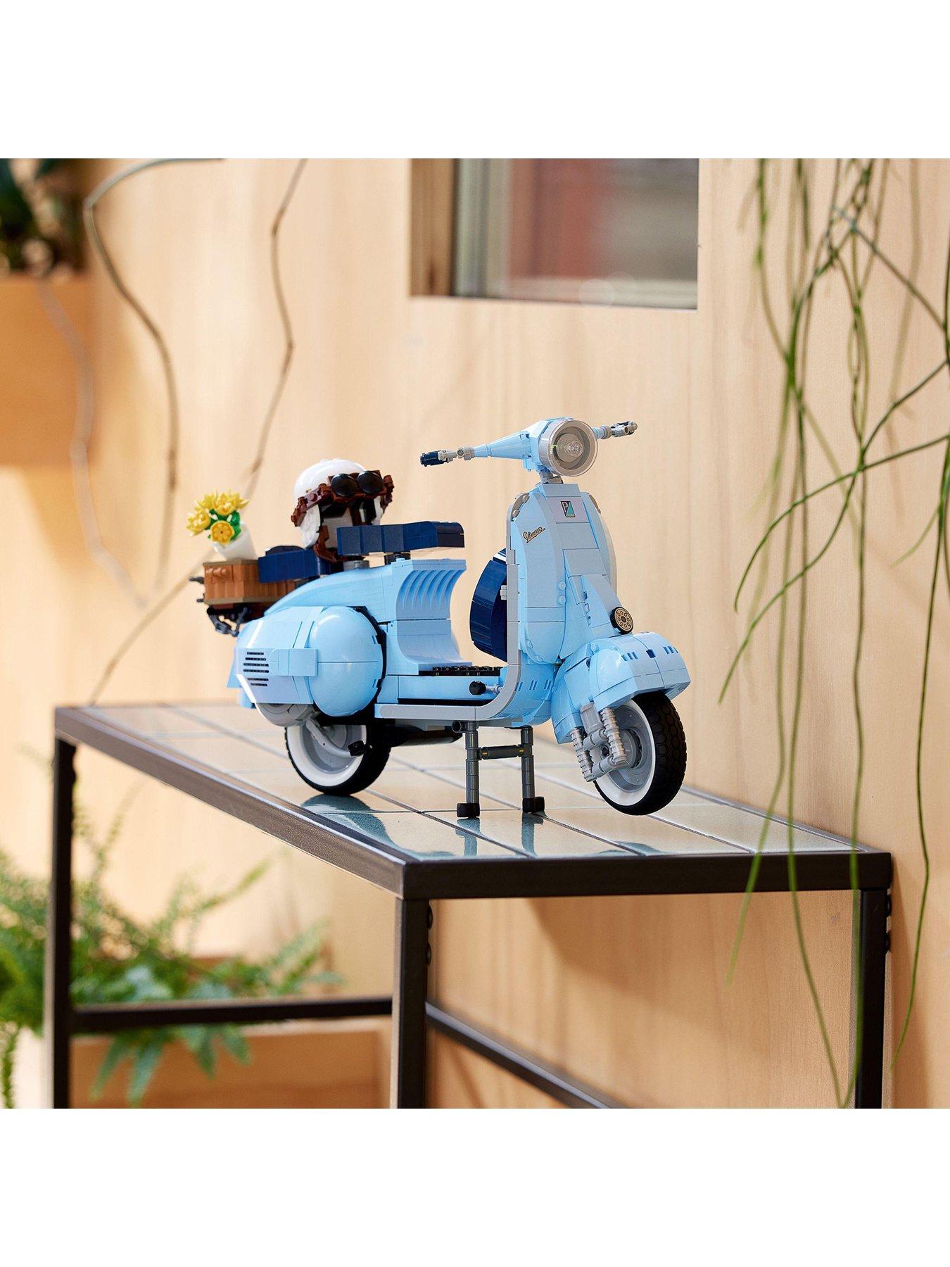 Image 5 of 8 of LEGO Icons Vespa 125