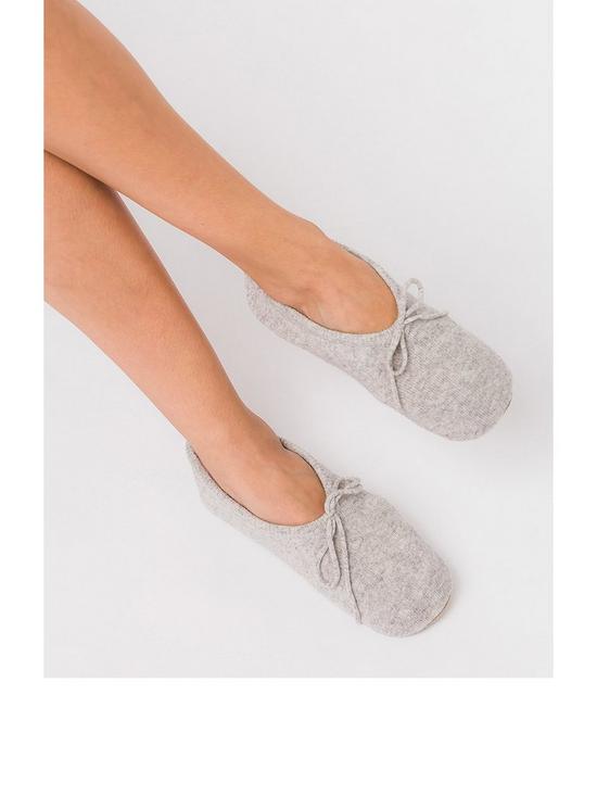 stillFront image of pure-luxuries-london-millom-medium-gauge-10-cashmere-amp-90-merino-wool-slippers-grey