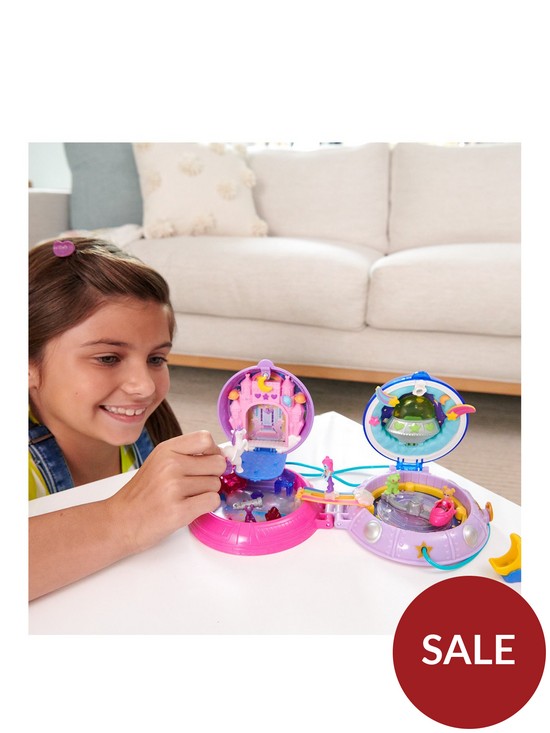 stillFront image of polly-pocket-double-play-space-compact-with-micro-dolls-and-accessories