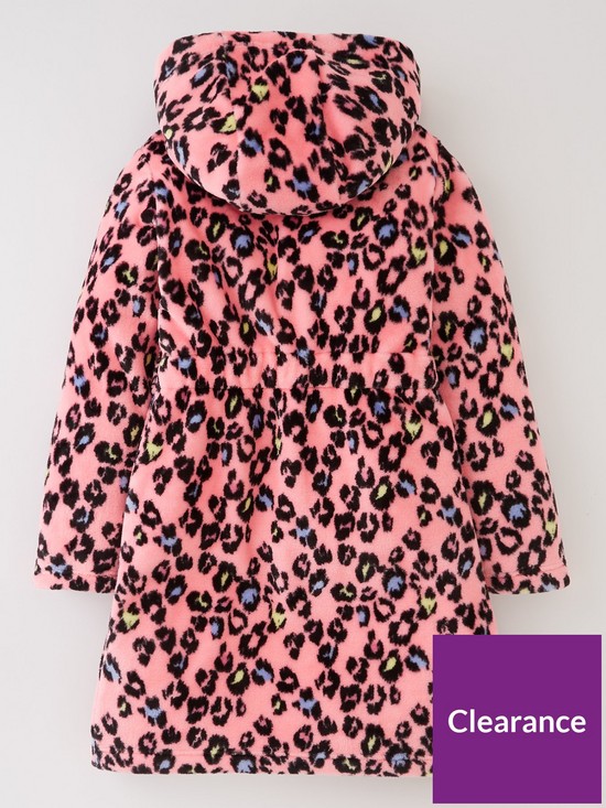 back image of everyday-girls-leopard-fleece-robe-hot-pink