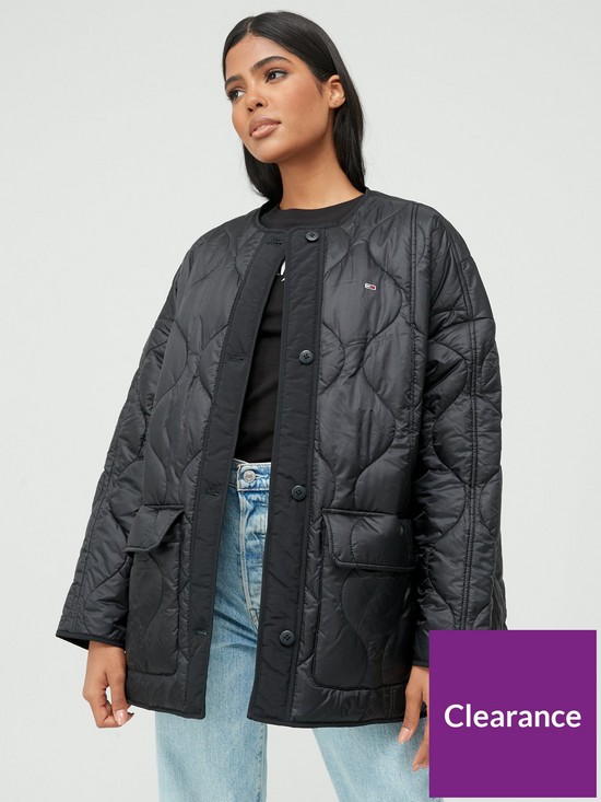 front image of tommy-jeans-oversize-onion-quilt-jacket-black