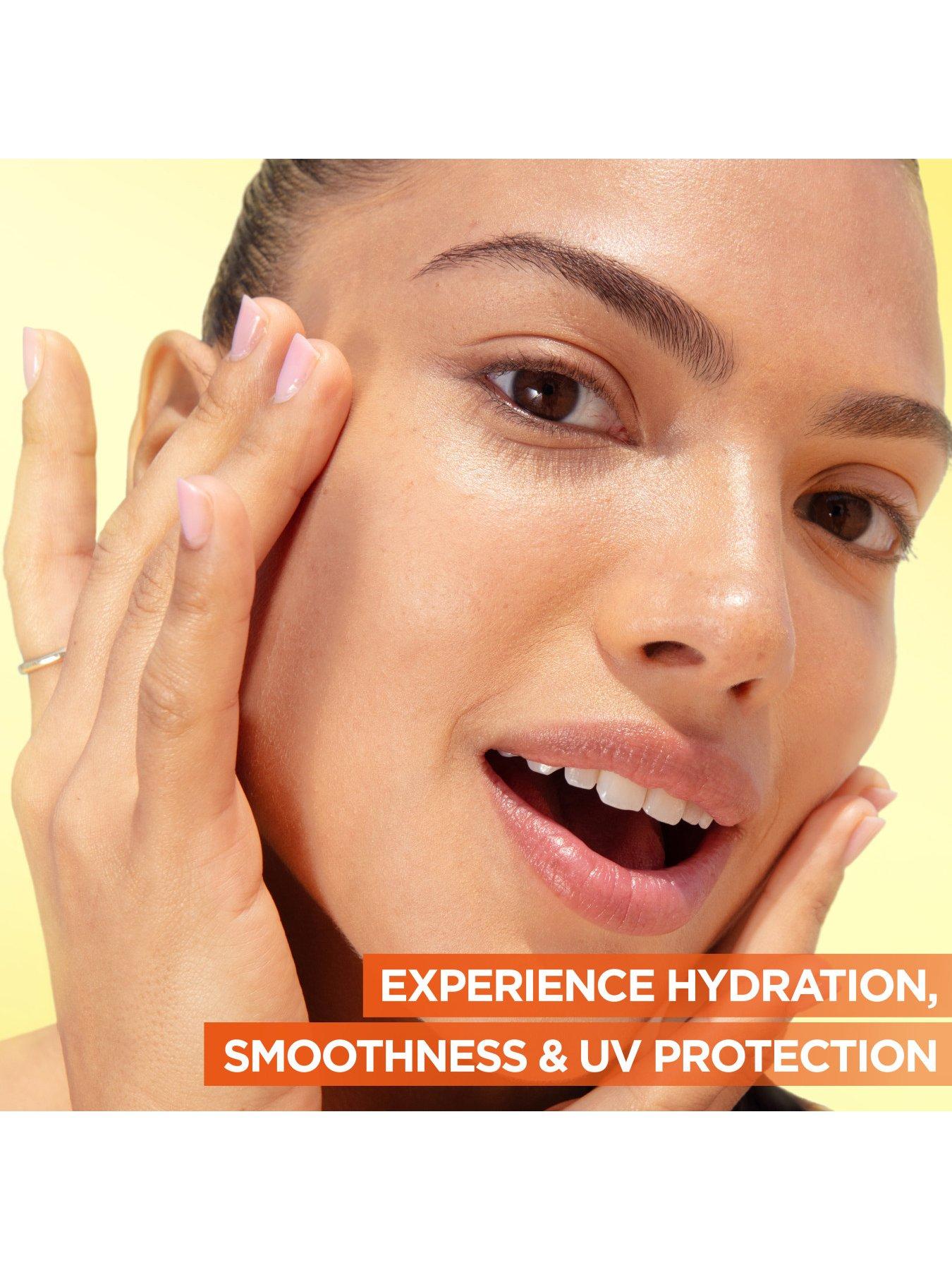  image of garnier-2-in-1-formula-with-20-vitamin-c-serum-and-spf-25-moisturiser