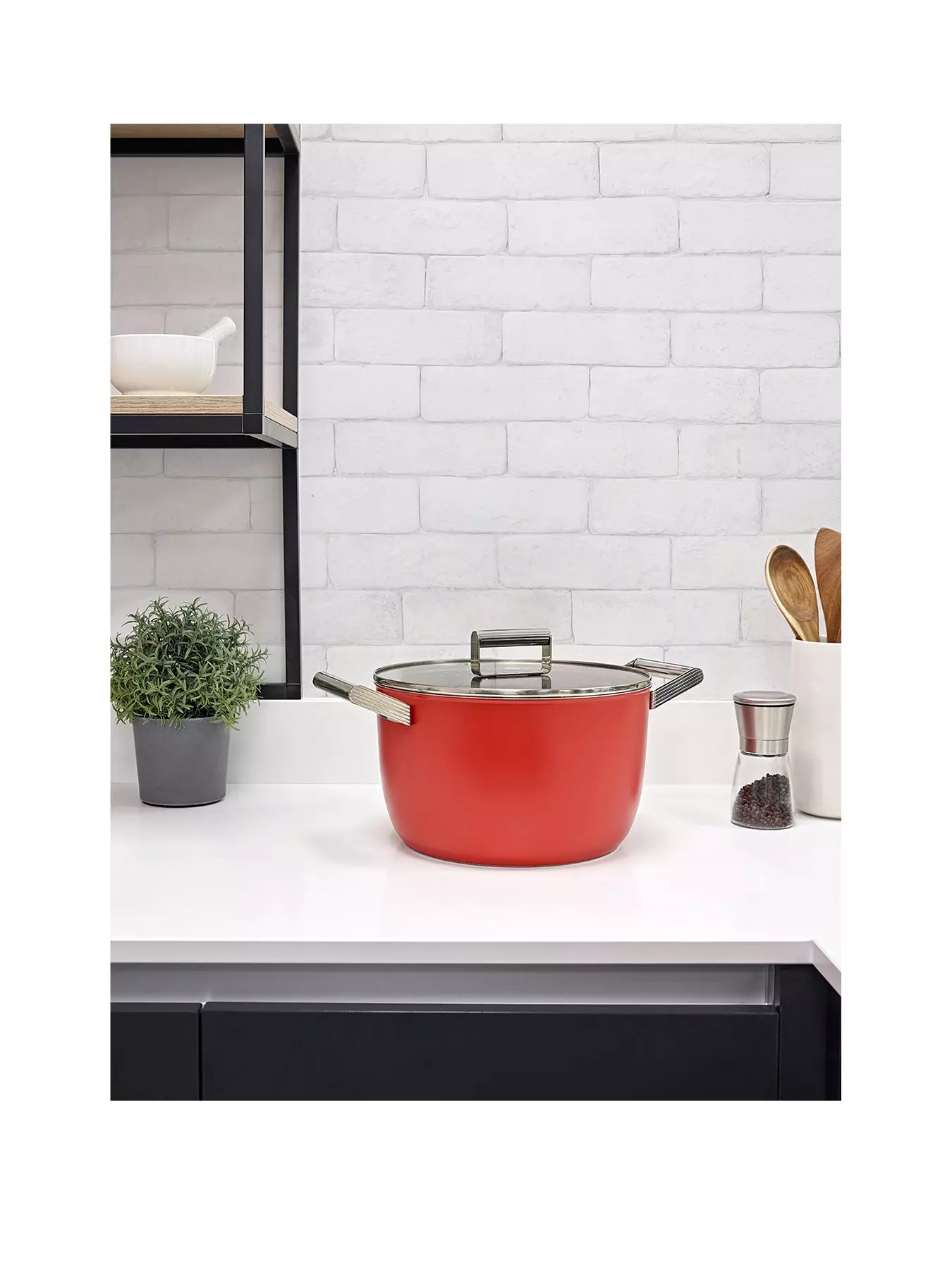 https://media.littlewoods.com/i/littlewoods/UG73G_SQ1_0000000017_RED_SLf/smeg-casserole-2-handles-withnbsplid-26cm.jpg?$180x240_retinamobilex2$&fmt=webp