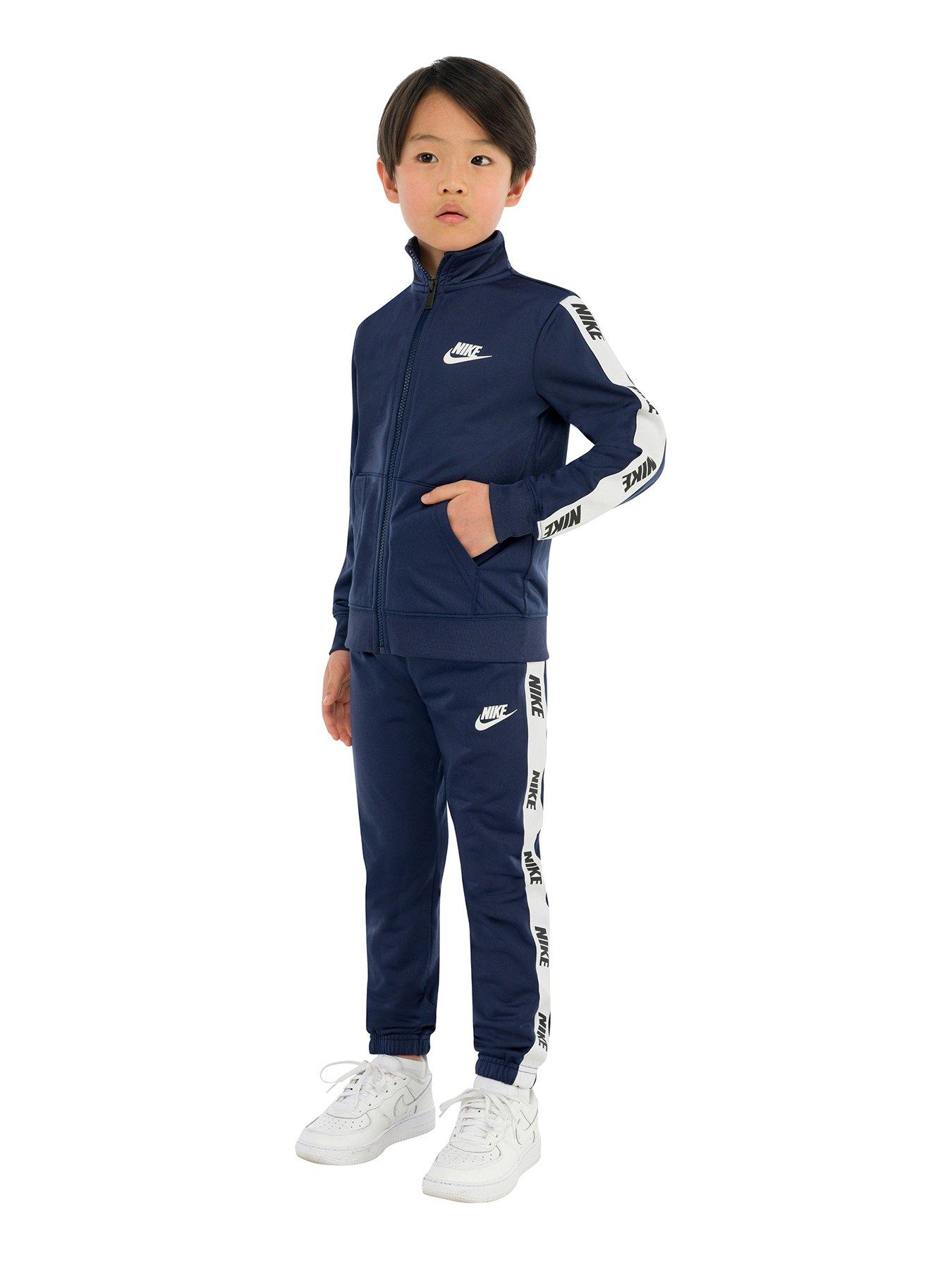 Nike tracksuit hotsell sale boys