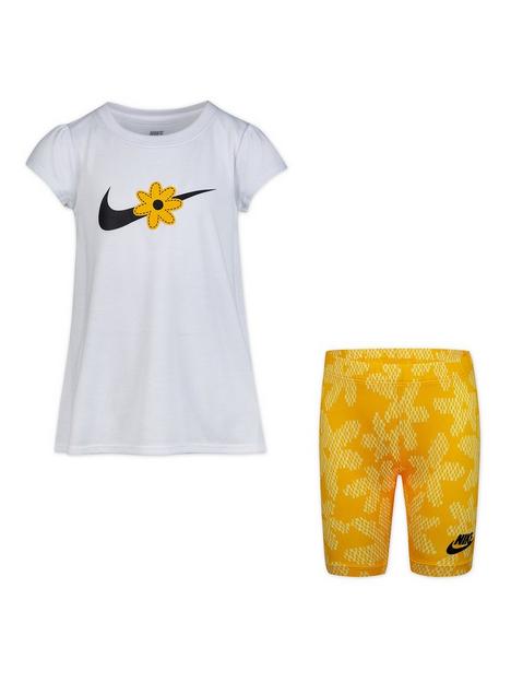 nike-younger-girls-sport-daisy-t-shirt-ampnbspbike-shortsnbspset-gold