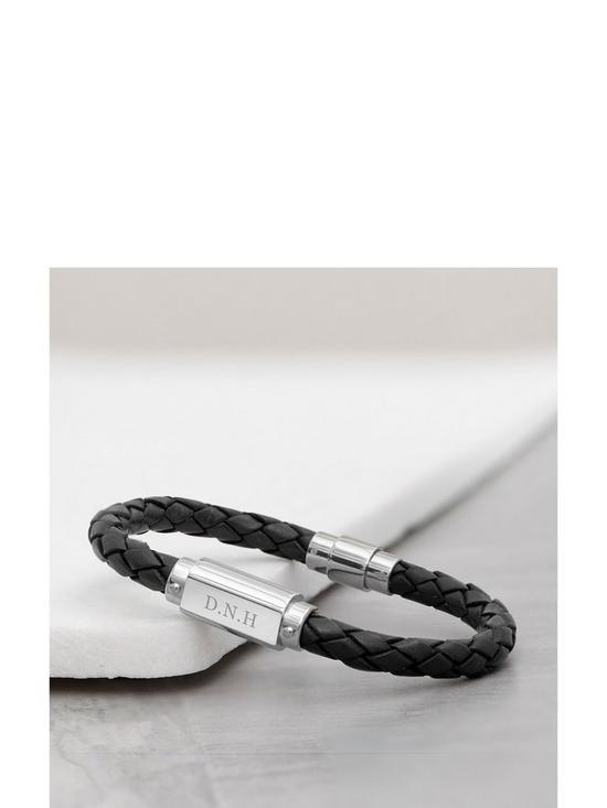 front image of treat-republic-personalised-mens-black-leather-bracelet