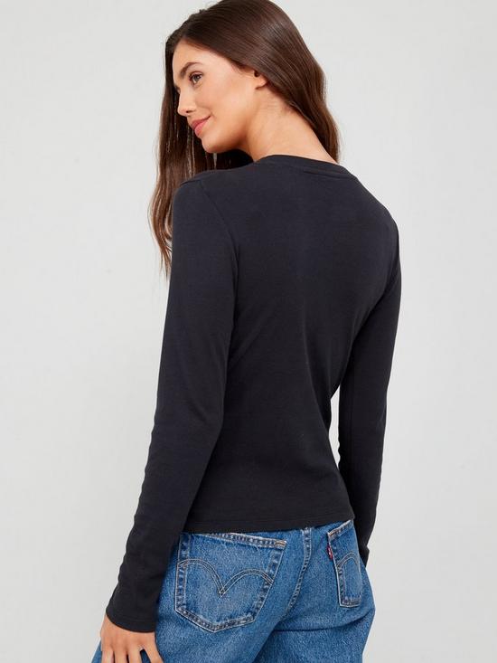 stillFront image of levis-chest-hit-logo-long-sleeve-baby-tee-black