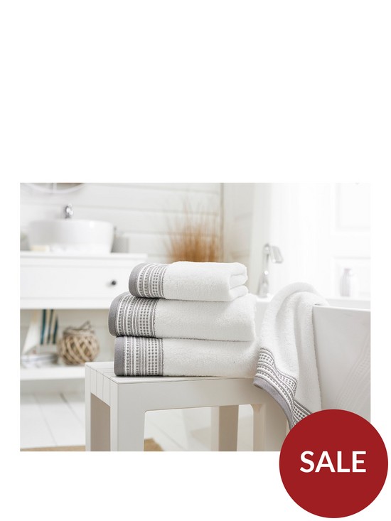 front image of deyongs-como-towel-collection