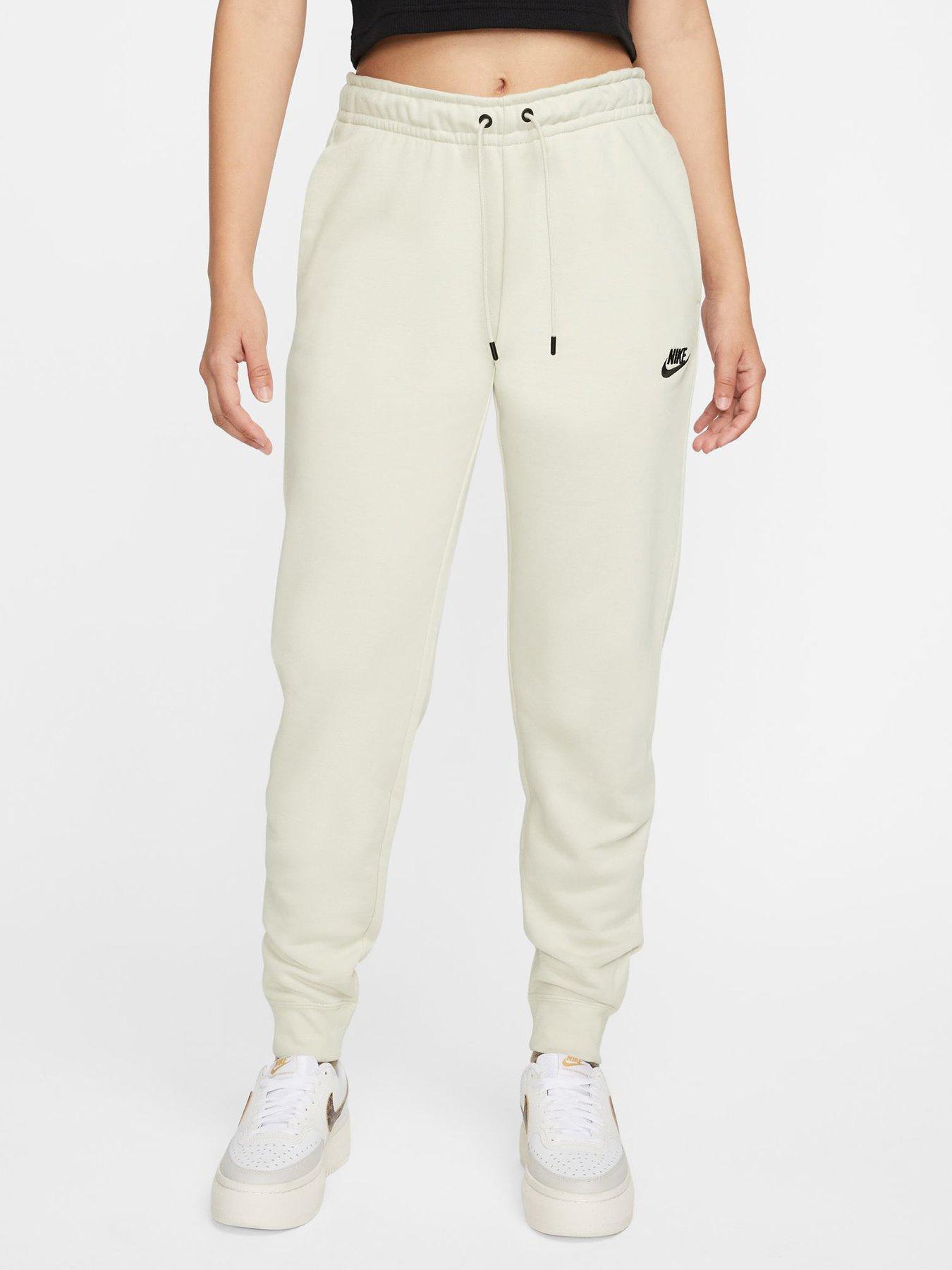 Nike essential fleece discount joggers