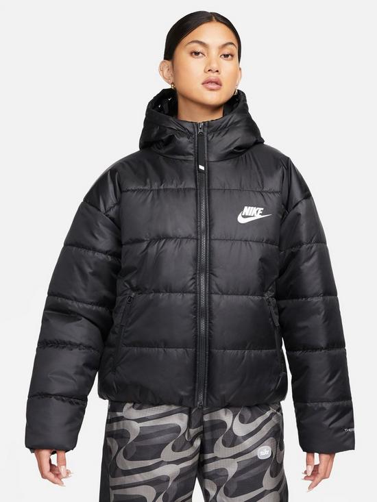 front image of nike-nsw-synthetic-repel-hd-jacket-blackwhite