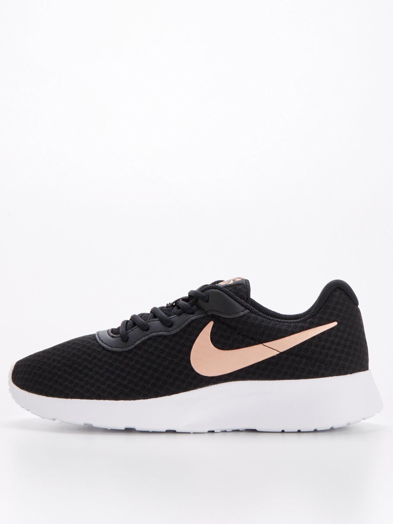 Nike hotsell tanjun sale