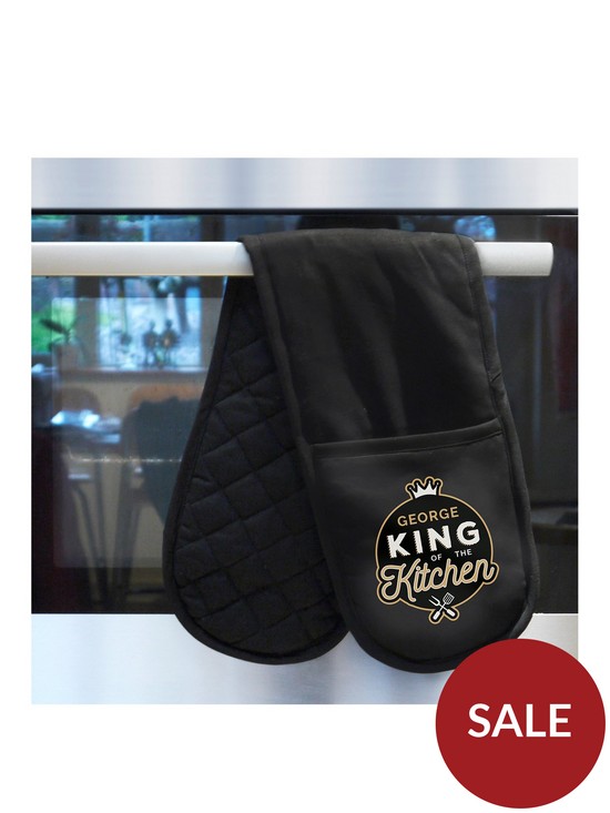 front image of the-personalised-memento-company-personalised-king-of-the-kitchen-oven-gloves