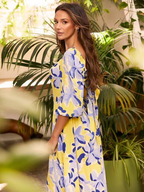 front image of michelle-keegan-sweetheart-printed-midi-dress-blue-floral-print