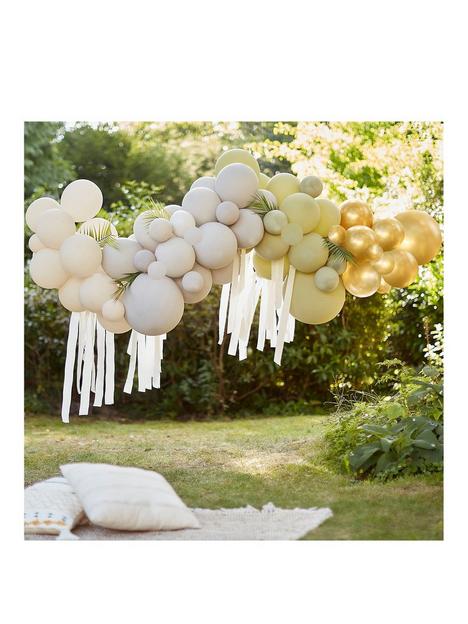ginger-ray-lets-go-wild-balloon-backdrop