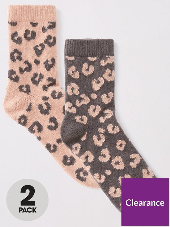 front image of everyday-2-pack-leopard-print-lounge-socks-pinkgrey