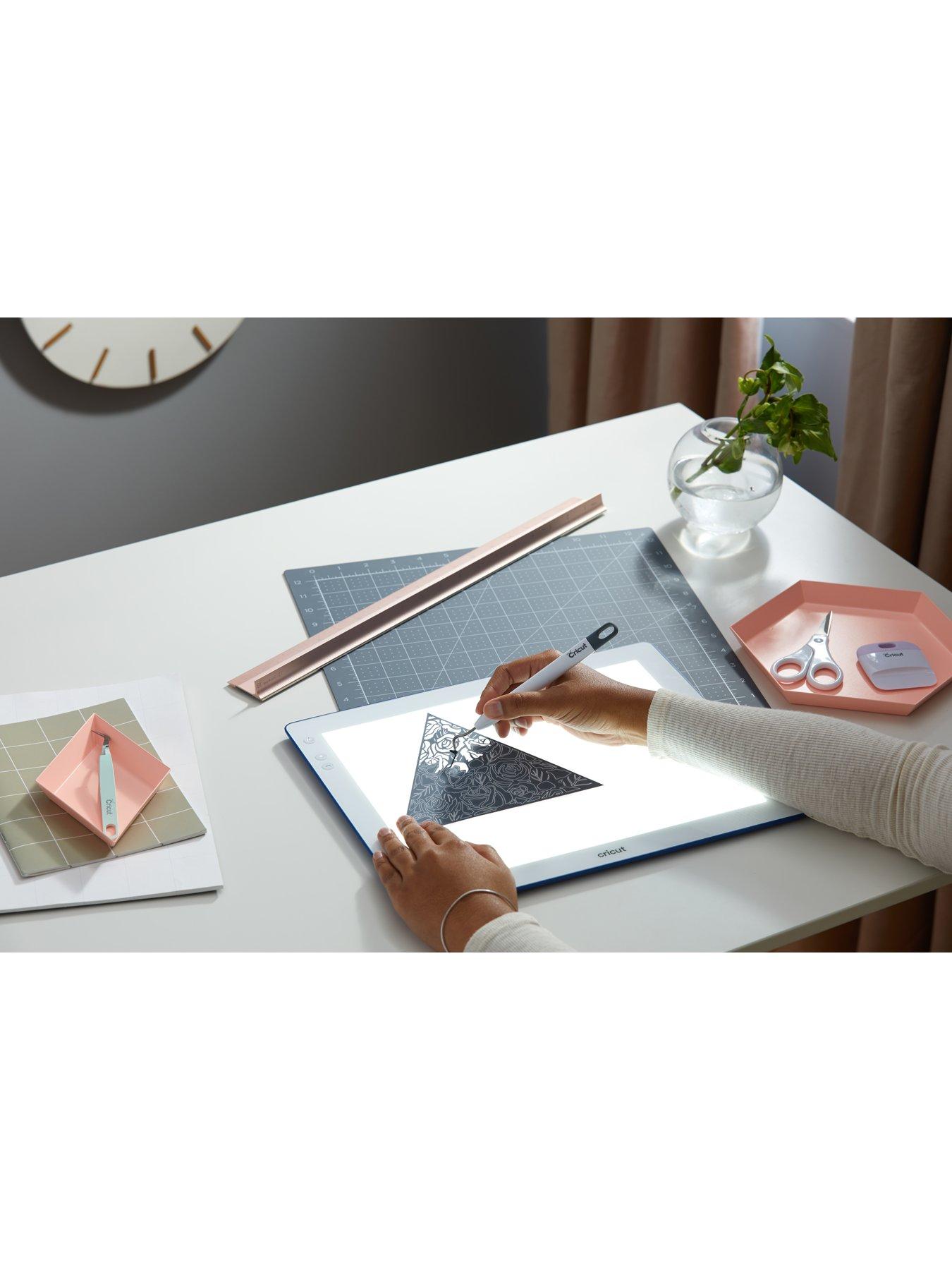  image of cricut-brightpad-go--nbspcordless-led-lightbox