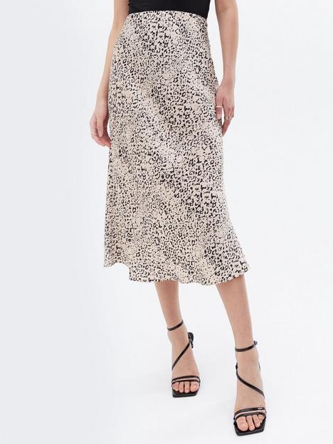 new-look-white-leopard-print-satin-bias-cut-midi-skirt
