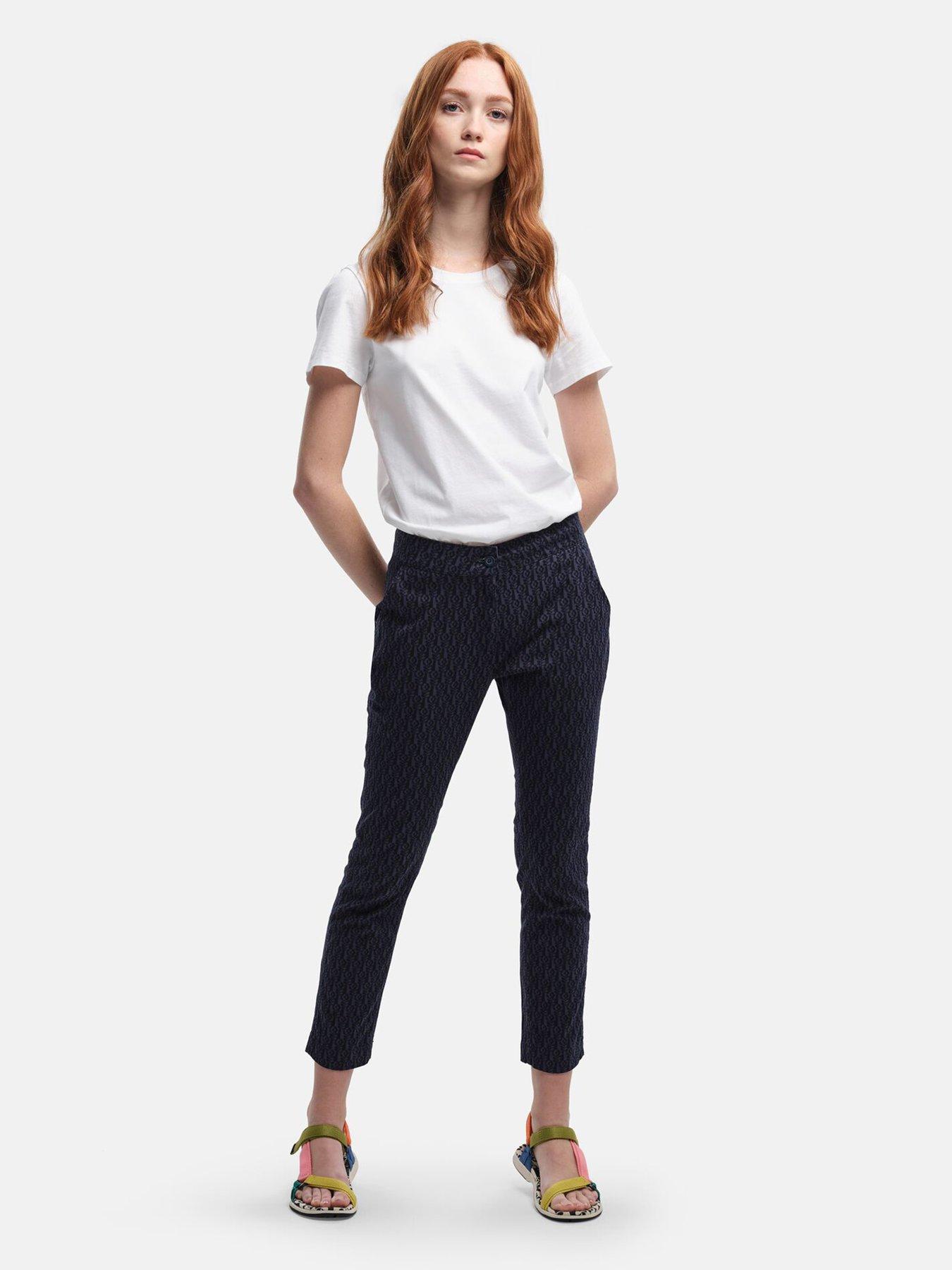 White Sand Pants in Black Slacks and Chinos Capri and cropped trousers Womens Clothing Trousers 