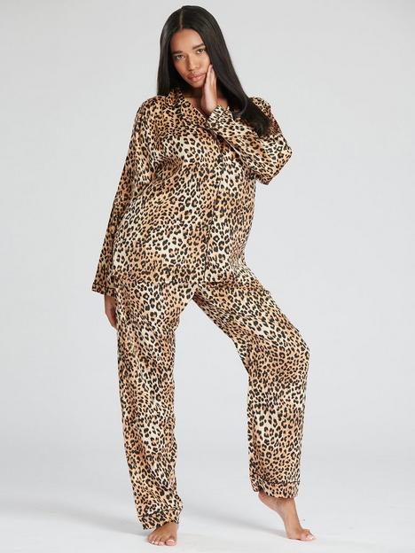 loungeable-traditional-long-sleeve-long-pants-set-leopard-print