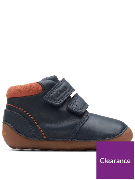 front image of clarks-tiny-play-strap-first-boot