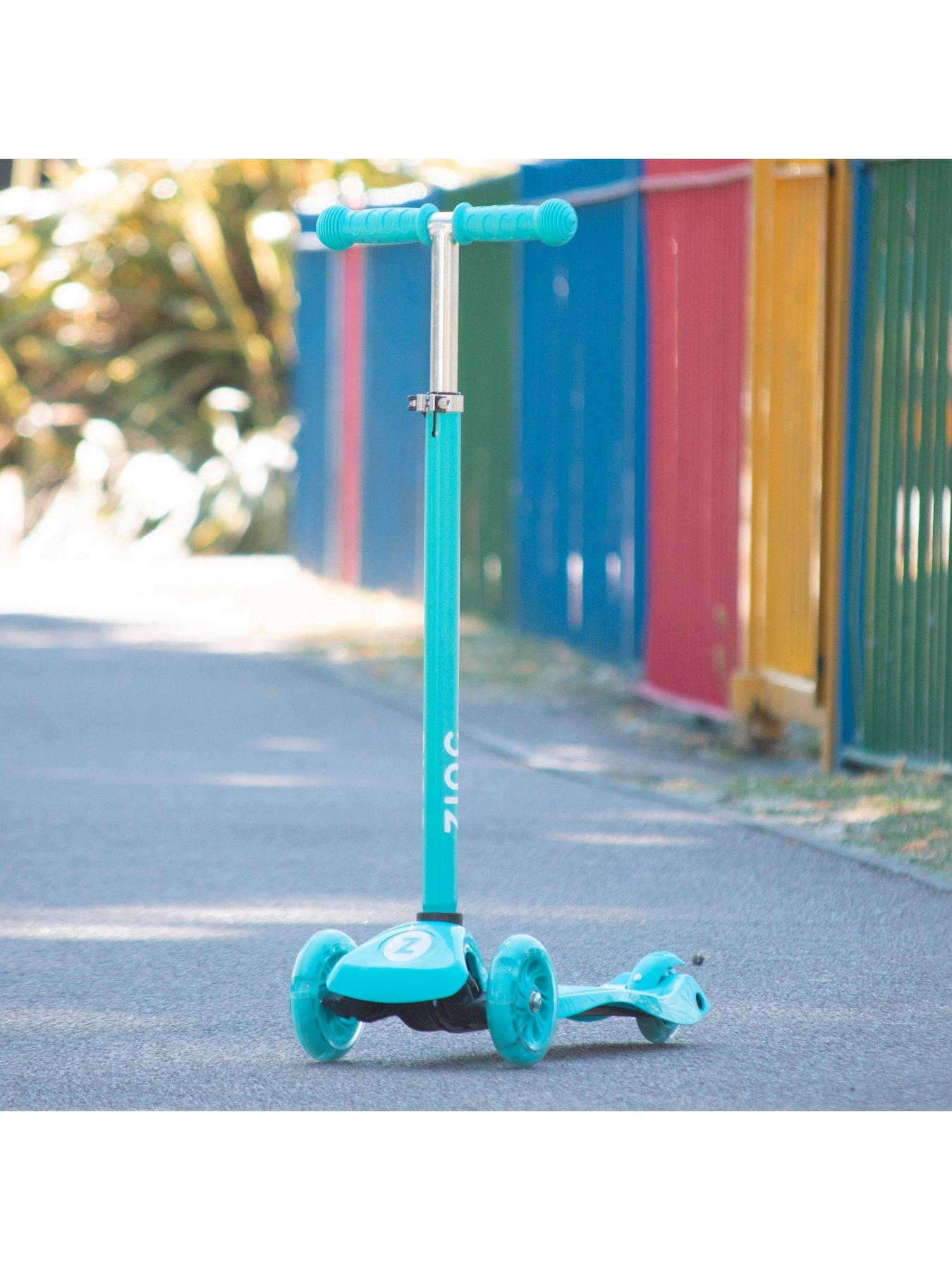 Image 4 of 6 of Zinc Three Wheeled Light Up Star Scooter - Blue