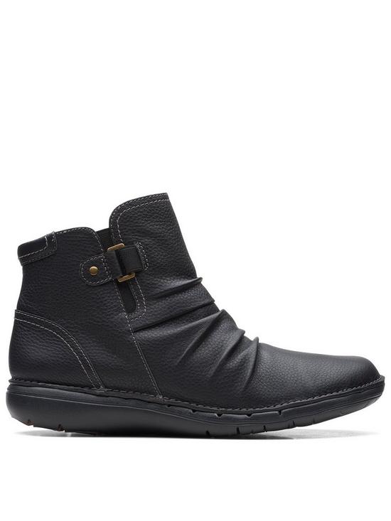 front image of clarks-wide-fit-un-loop-top-leather-ankle-boot-black