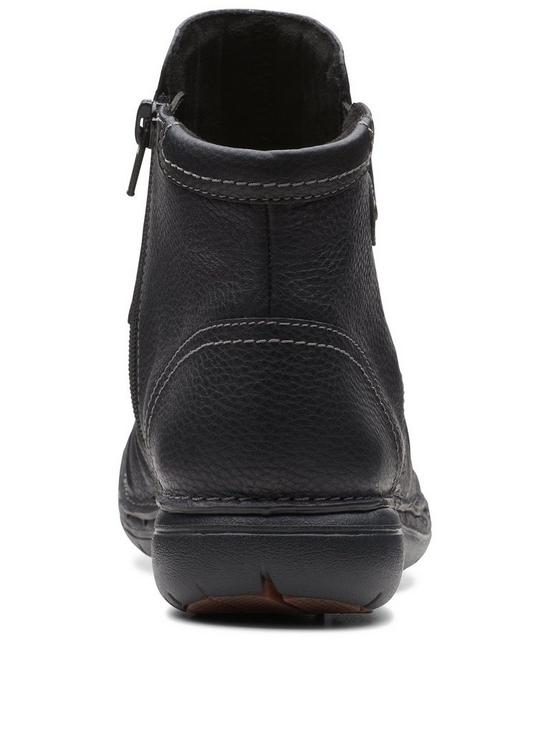 stillFront image of clarks-wide-fit-un-loop-top-leather-ankle-boot-black