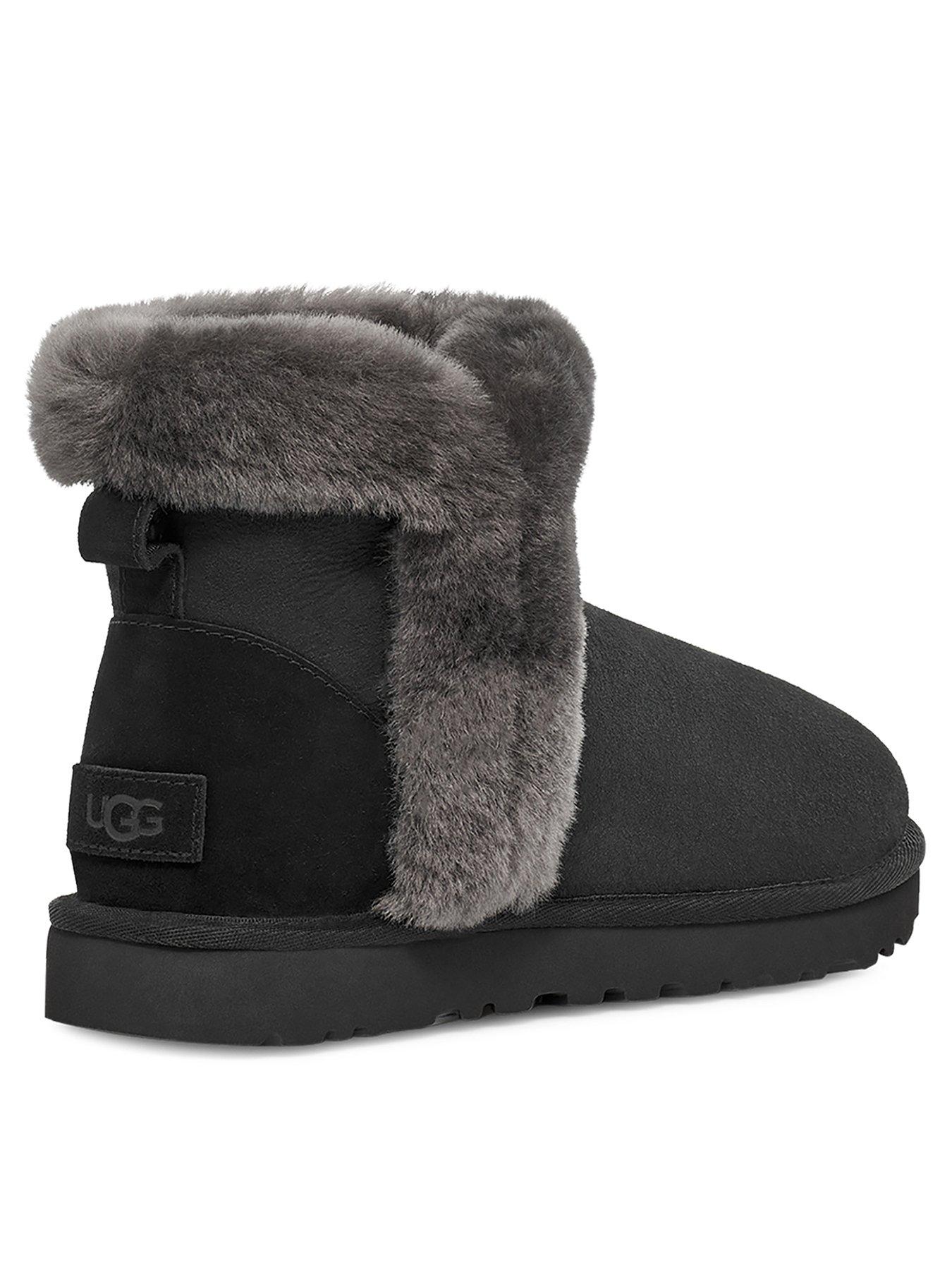 Ugg fluff 2024 boots black