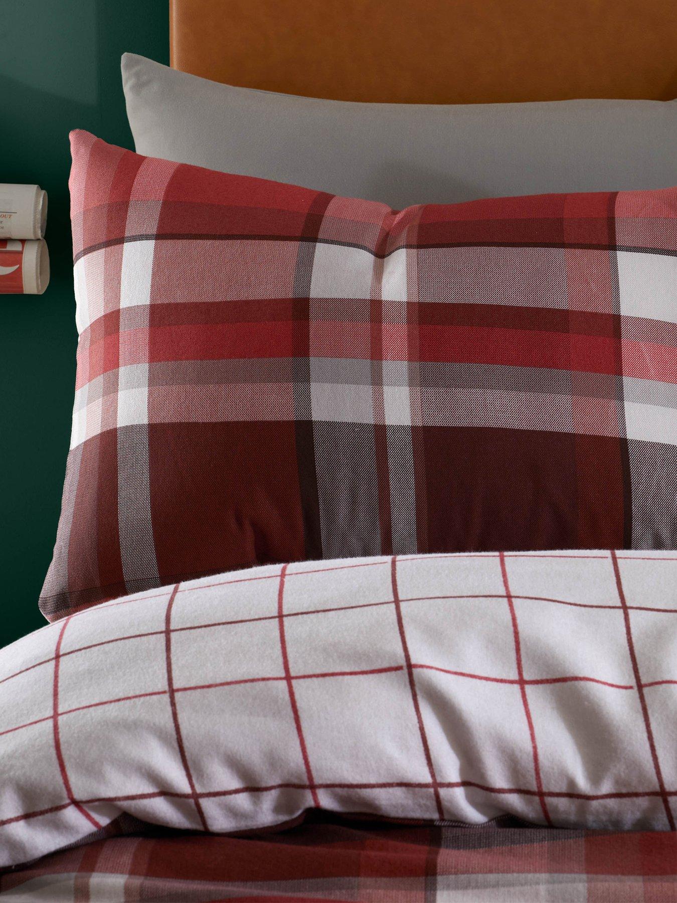 Catherine Lansfield Home Sherpa Throw 130 x 170cm Red 