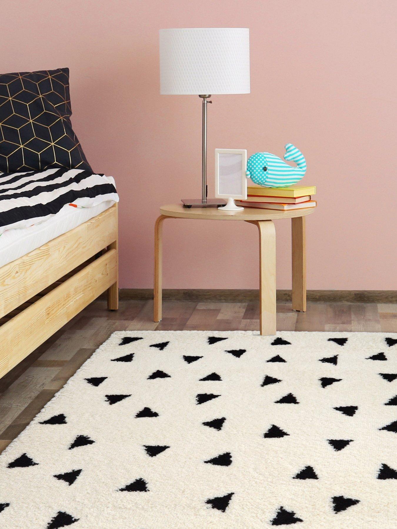 everyday-snug-shaggy-triangle-rug-mono