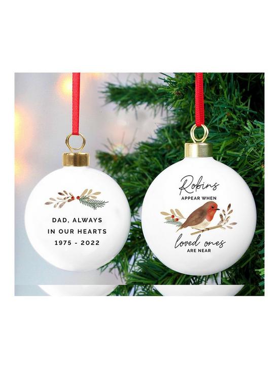 front image of the-personalised-memento-company-robin-memorial-bauble