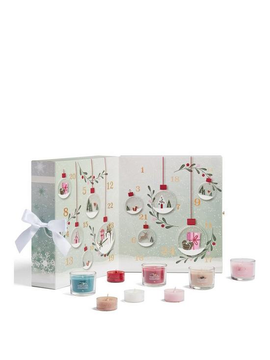 front image of yankee-candle-book-advent-calendar