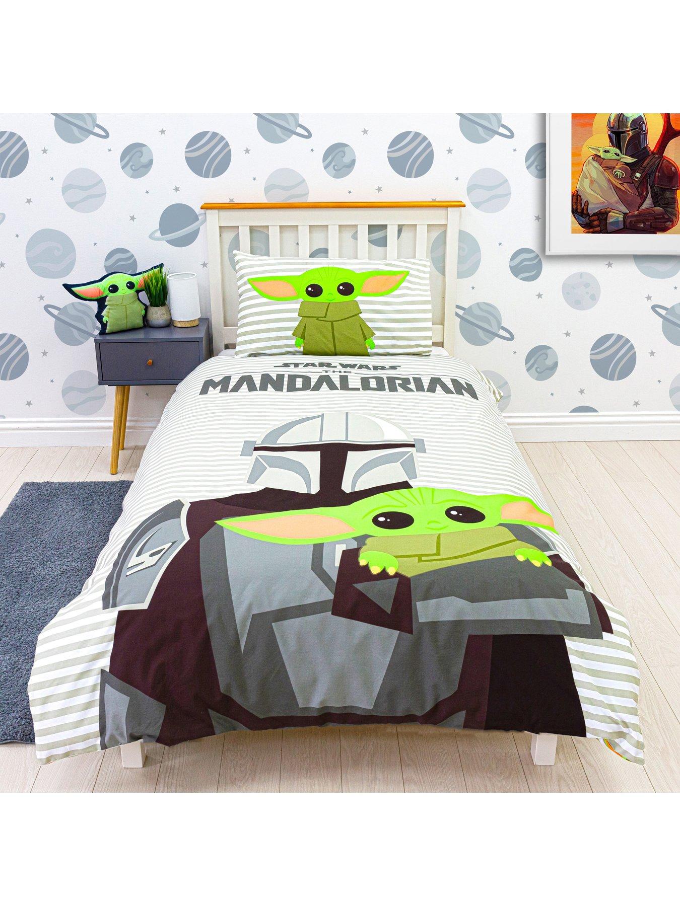 front image of disney-star-wars-mandolorian-grogu-single-duvet-set-multi
