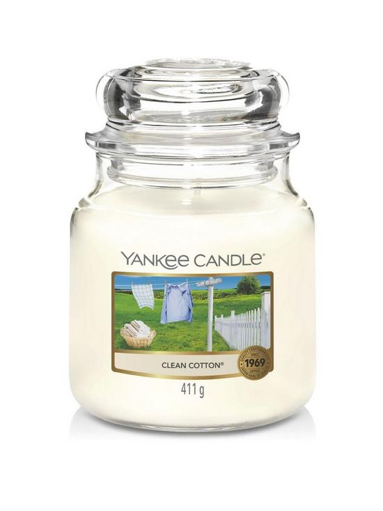 front image of yankee-candle-clean-cotton-medium-classic-jar-candle