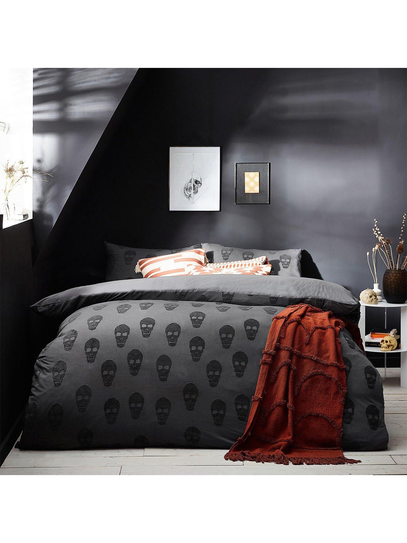 furn-tufted-skulls-100-cotton-black-halloween-duvet-set