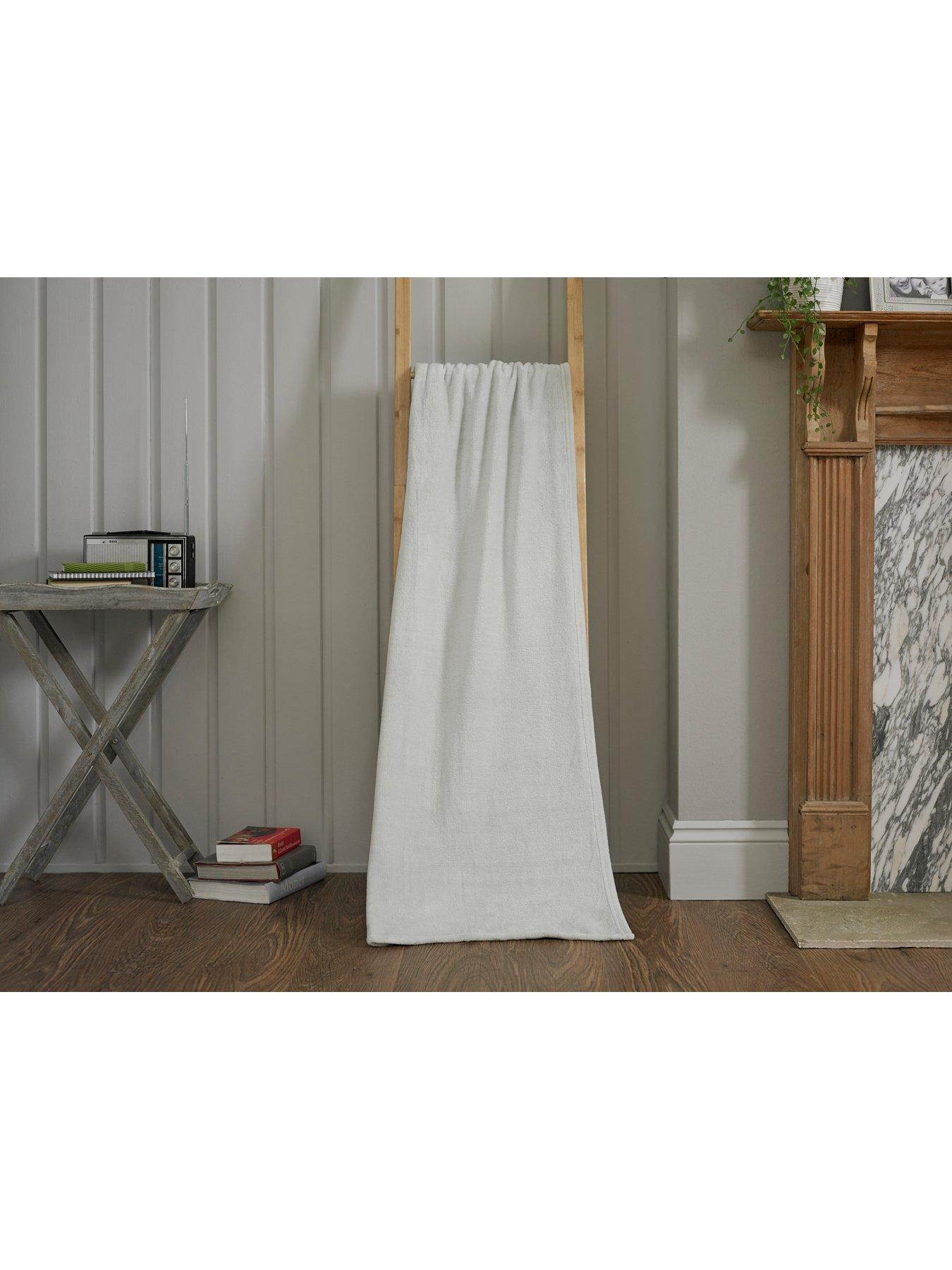 Deyongs Comfy Cozy Ultraplush Fleece Throw