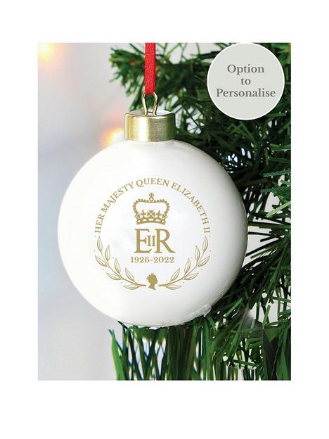the-personalised-momento-co-personalised-queens-commemorative-wreath-bauble