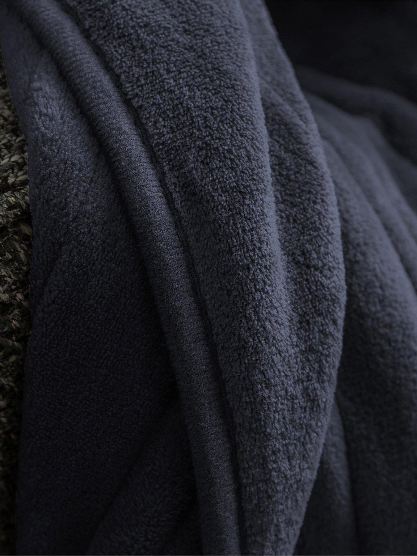 Image 5 of 6 of Slumberdown Comfy Hugs Heated Throw -&nbsp;Navy Blue
