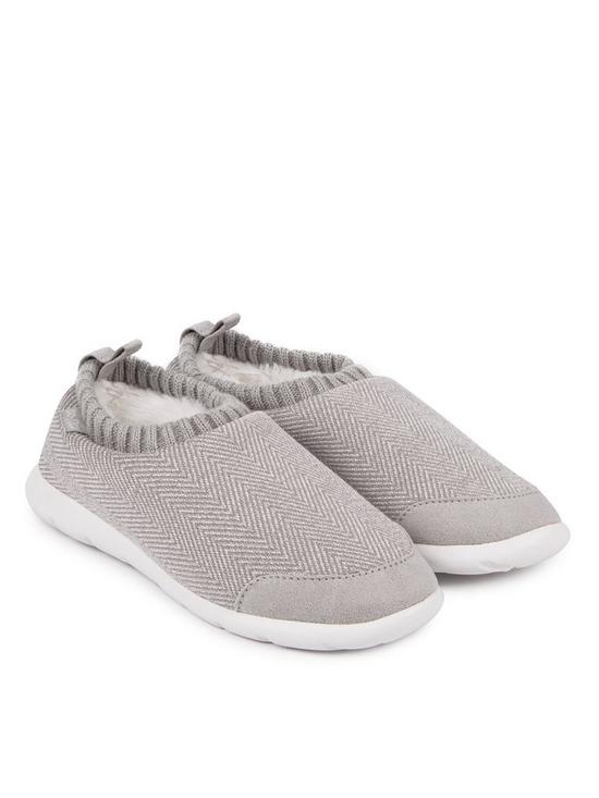 front image of totes-isotoner-ladies-iso-flex-bootie-slippers-grey