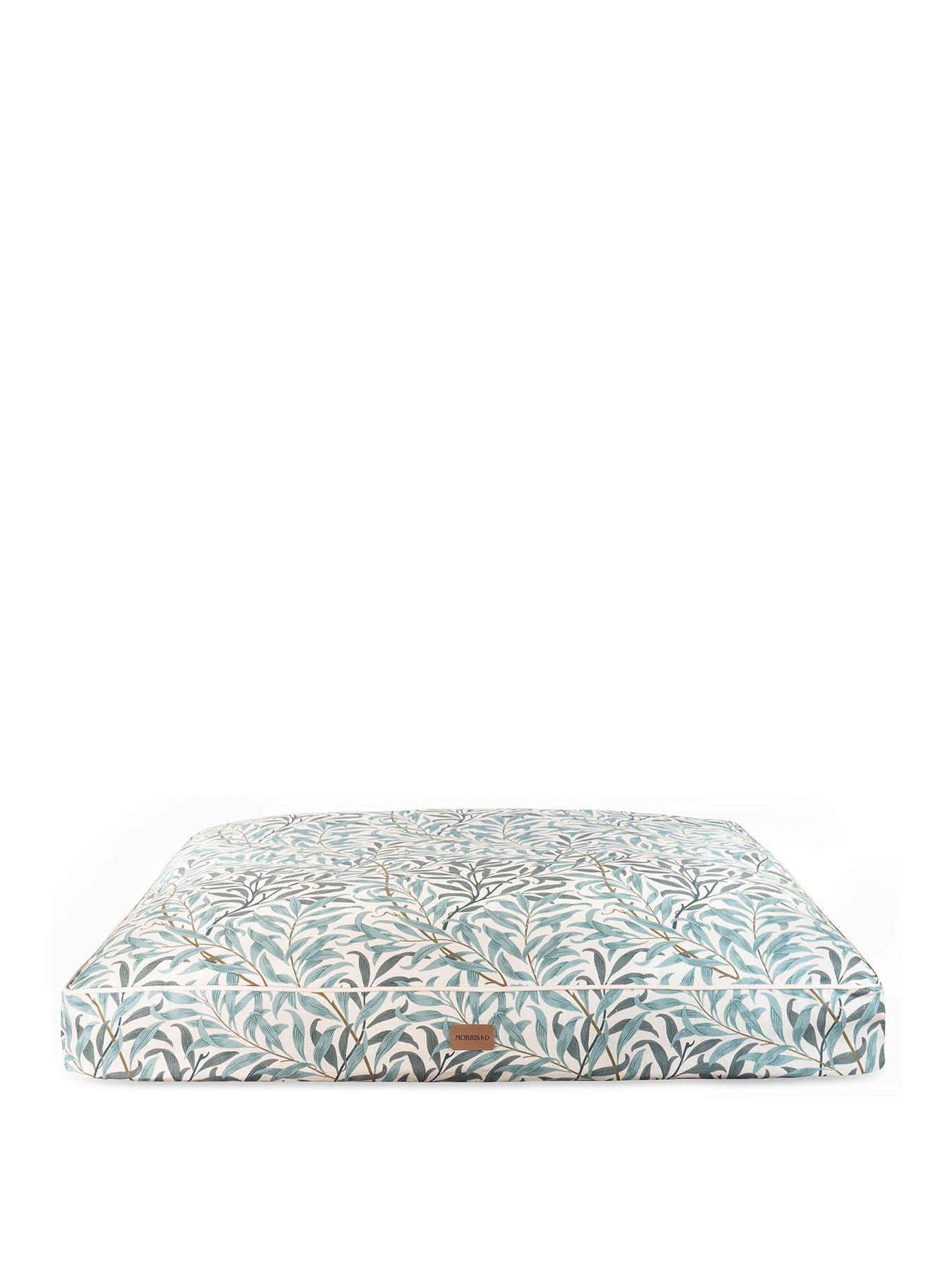 morris-co-morris-amp-co--nbspwillow-bough-print-pet-mattress-medium