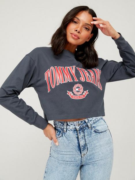 tommy-jeans-relaxed-crop-collegiate-t-shirt-grey